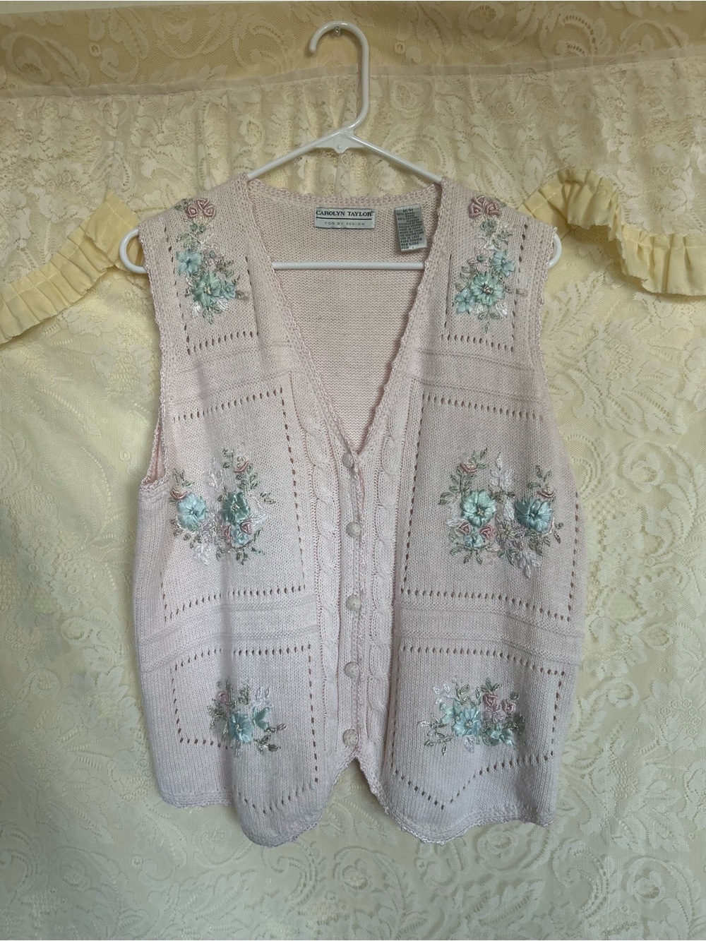 Vintage Carolyn Taylor Pink cottage, grannycore Embroidered Knit Vest Sweater M